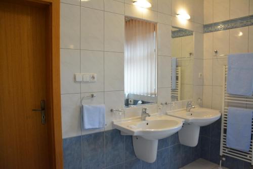 Koupelna v ubytování Hotel Vrsatec