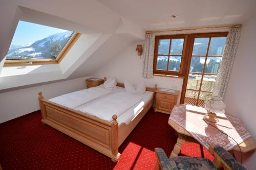 En eller flere senger på et rom på Gästehaus am Berg