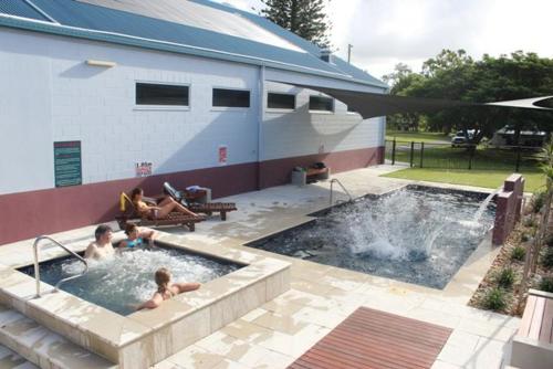 Swimmingpoolen hos eller tæt på Fraser Coast Top Tourist Park