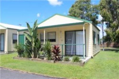 a house with a green and yellow at Fraser Coast Top Tourist Park in Hervey Bay
