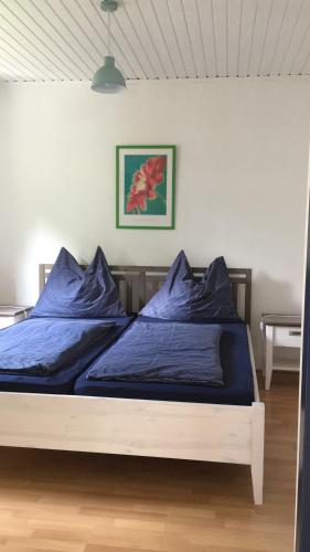 Tempat tidur dalam kamar di Ferienbungalow Weber