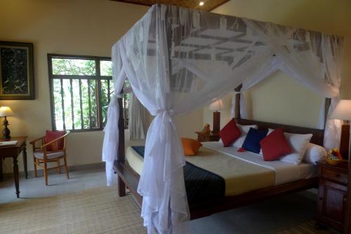 Postel nebo postele na pokoji v ubytování Kebun Indah Ubud