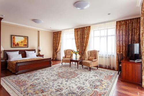 Televisyen dan/atau pusat hiburan di Alanda Hotel