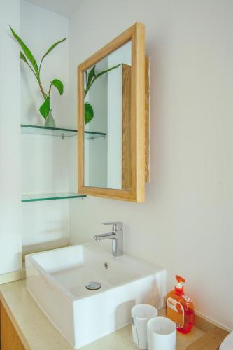 a bathroom with a sink and a mirror at Han Xuan Boutique Hostel in Hangzhou