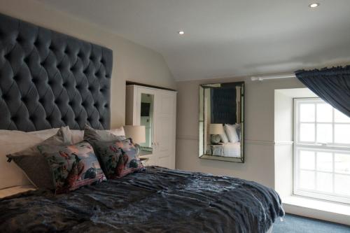 Ένα ή περισσότερα κρεβάτια σε δωμάτιο στο The Rooms at Bardons