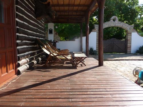 two wooden benches sitting on a porch of a house at Walter Ranch in Kaskantyú