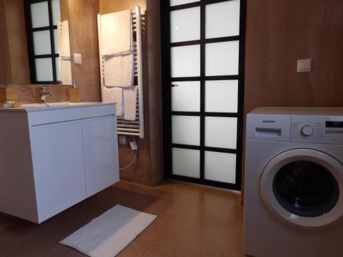 a laundry room with a washing machine and a sink at Apothiki House in Kato Korakiana