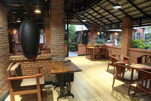 Gallery image of The Coconut House Hotel in Battambang