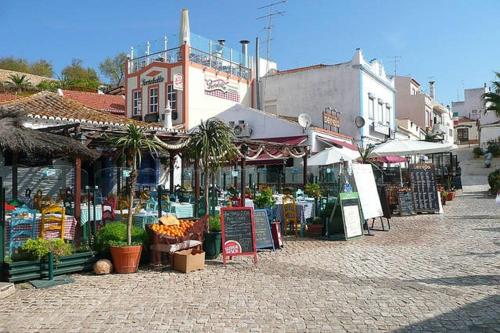 Alvor bel appartement 3 chb - 2 SDB - piscine et Airco