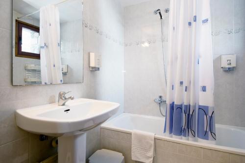 
Een badkamer bij Hotel Castillo d'Acher
