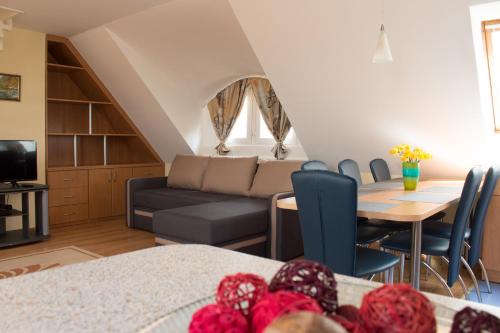 Titán Apartman 5700 Gyula, Harruckern tér 8. kép - 3