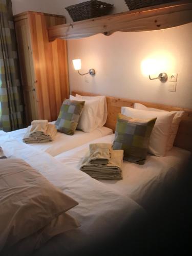 サン・ジェルヴェ・レ・バンにあるLe Grand Panorama No11の2ベッド(枕付)が備わる客室です。