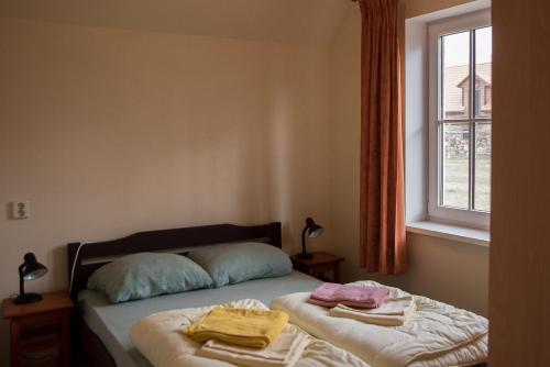 Una cama o camas en una habitación de Fox House