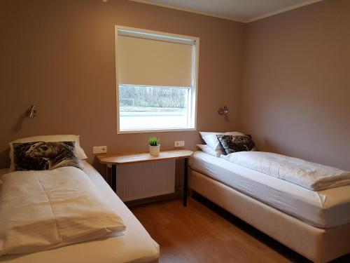 Un pat sau paturi într-o cameră la Hotel Hvammstangi Guesthouse