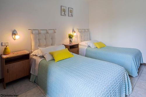 a bedroom with two beds with blue and yellow sheets at La Calla in Monghidoro