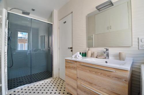 a bathroom with a glass shower and a sink at Villefranche Sur Mer One Bed in Villefranche-sur-Mer