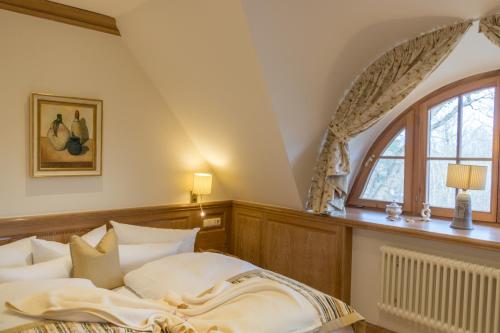 Ένα ή περισσότερα κρεβάτια σε δωμάτιο στο Romantik Hotel Fischerwiege