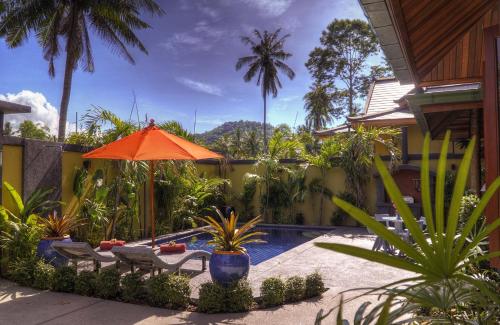 Taman di luar Villa Amber