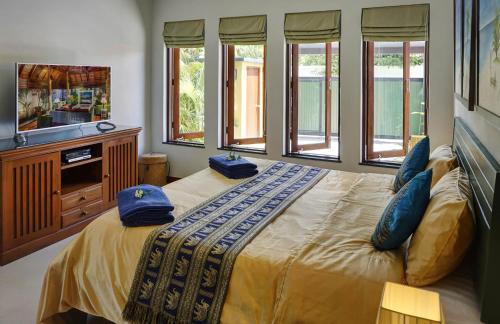 Rúm í herbergi á Villa Amber