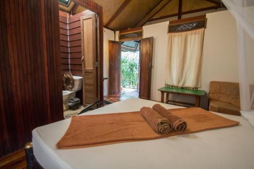 Кровать или кровати в номере Tropical Garden Bungalow