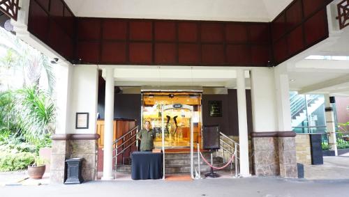Η πρόσοψη ή η είσοδος του Kristal Hotel Jakarta