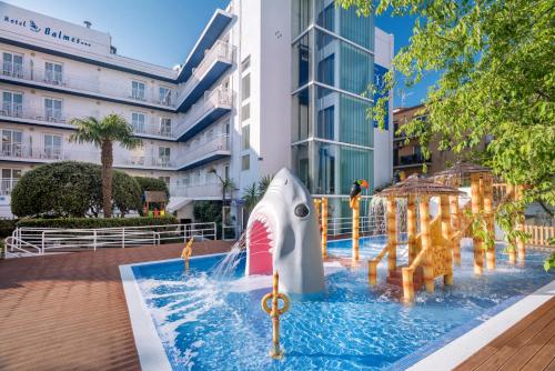 Gallery image of GHT Balmes, Hotel-Aparthotel&SPLASH in Calella