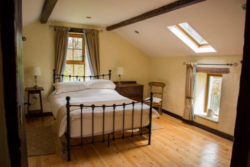 Llit o llits en una habitació de The Bothy Self Catering Accommodation