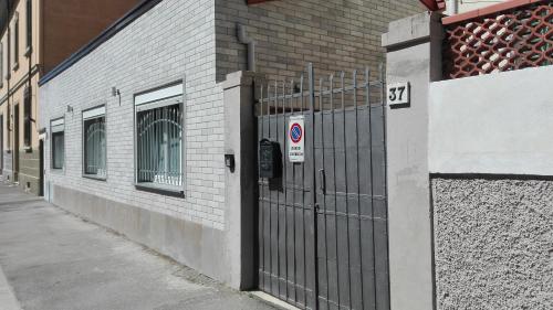 a black gate on the side of a building at Veracini apartment in Florence