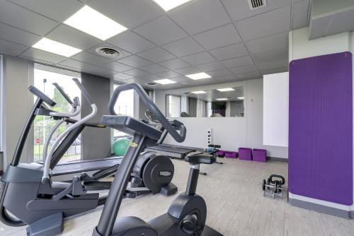 a gym with two treadmills and a treadmill at Mercure Paris Orly Rungis Aéroport in Rungis