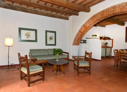 a living room with a couch and a table and chairs at Agriturismo Tenuta Vallelunga in Guasticce