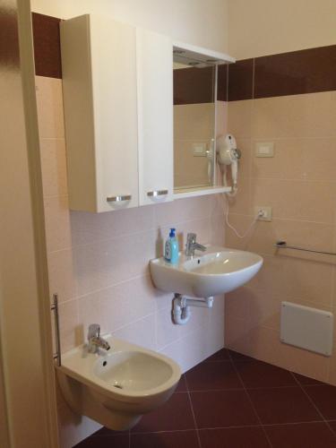 a bathroom with two sinks and a mirror at Casa Armonia in Peschiera del Garda
