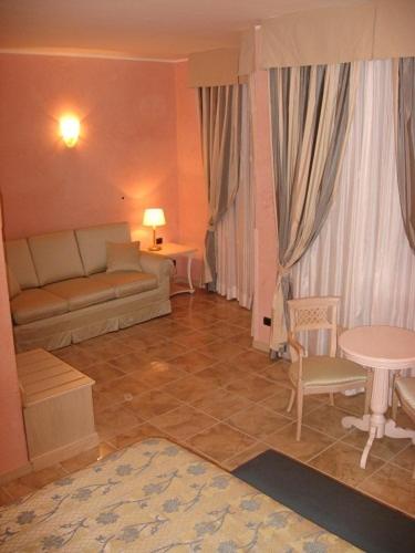 a living room with a couch and a table at Da ö Vittorio SRL in Recco