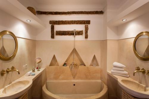 Un baño de Riad Jnan El Cadi
