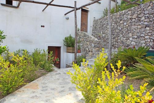 Jardin de l'établissement L'Antico Borgo Dei Limoni