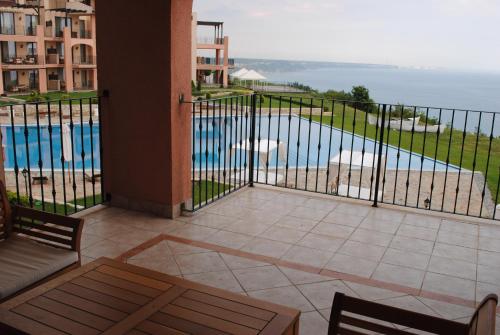 a balcony with a view of a swimming pool at Kaliakria Resort in Topola