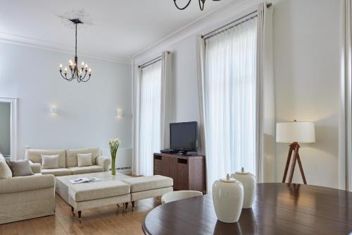 Poseidonion Grand Hotelにあるテレビまたはエンターテインメントセンター
