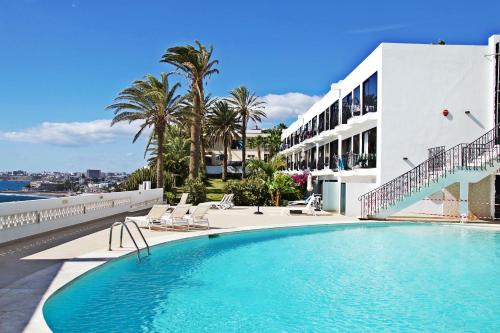 Swimming pool sa o malapit sa Ocean Loft