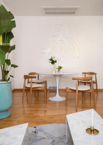 Halcyon Days designer apartments by Ana Locking photo 38