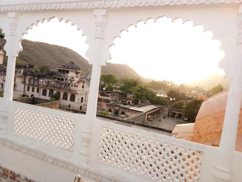 a view of the city from a balcony at Haveli Taragarh Palace in Būndi