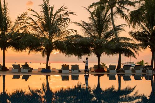 Meeru Maldives Resort Island — Swimming pool