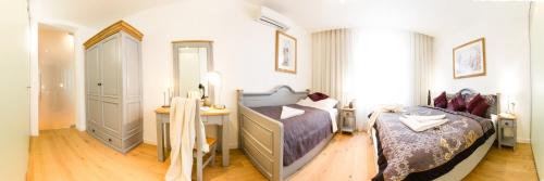 En eller flere senge i et værelse på Residence Glamour Excellent