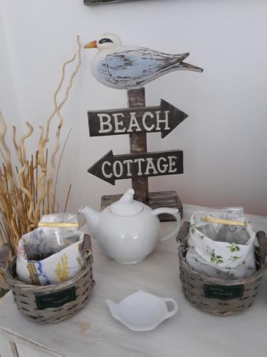 a table with two baskets and a beach coffee sign at B&B Ai Tre Archi in Spotorno