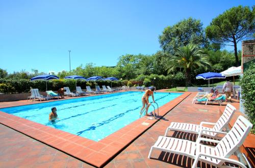Hotel Garden Terniの敷地内または近くにあるプール