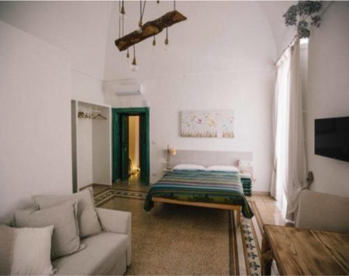a living room with a bed and a couch at B&B Le Ferule in Manfredonia