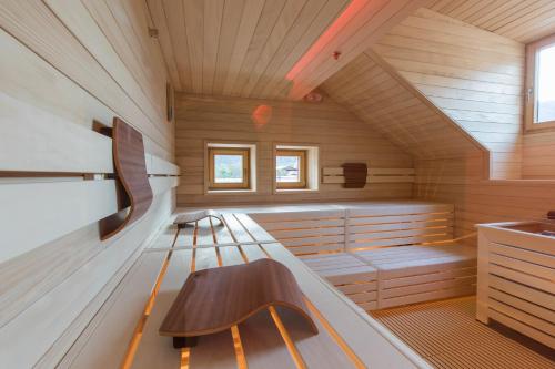 a sauna with a bench in the middle of it at Belvenu Boutique Hotel in Glorenza