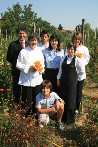 a group of people posing for a picture in a field at Albergo & Ristorante Selvatico in Rivanazzano