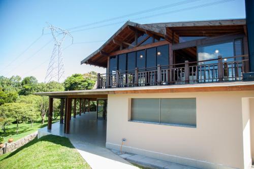 a house with a balcony on the side of it at Laggus Residencial Náutico in Ferraria