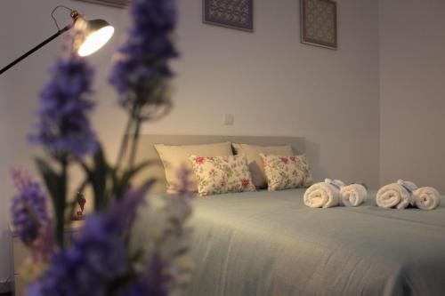 a bedroom with a bed with towels on it at Charme e Alegria in Viseu