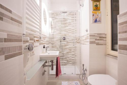 Bilik mandi di Vatican Rooms Irene