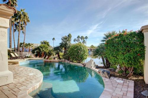 Val Vista Lakes Estate-Heated Pool/Spa Sleeps 12